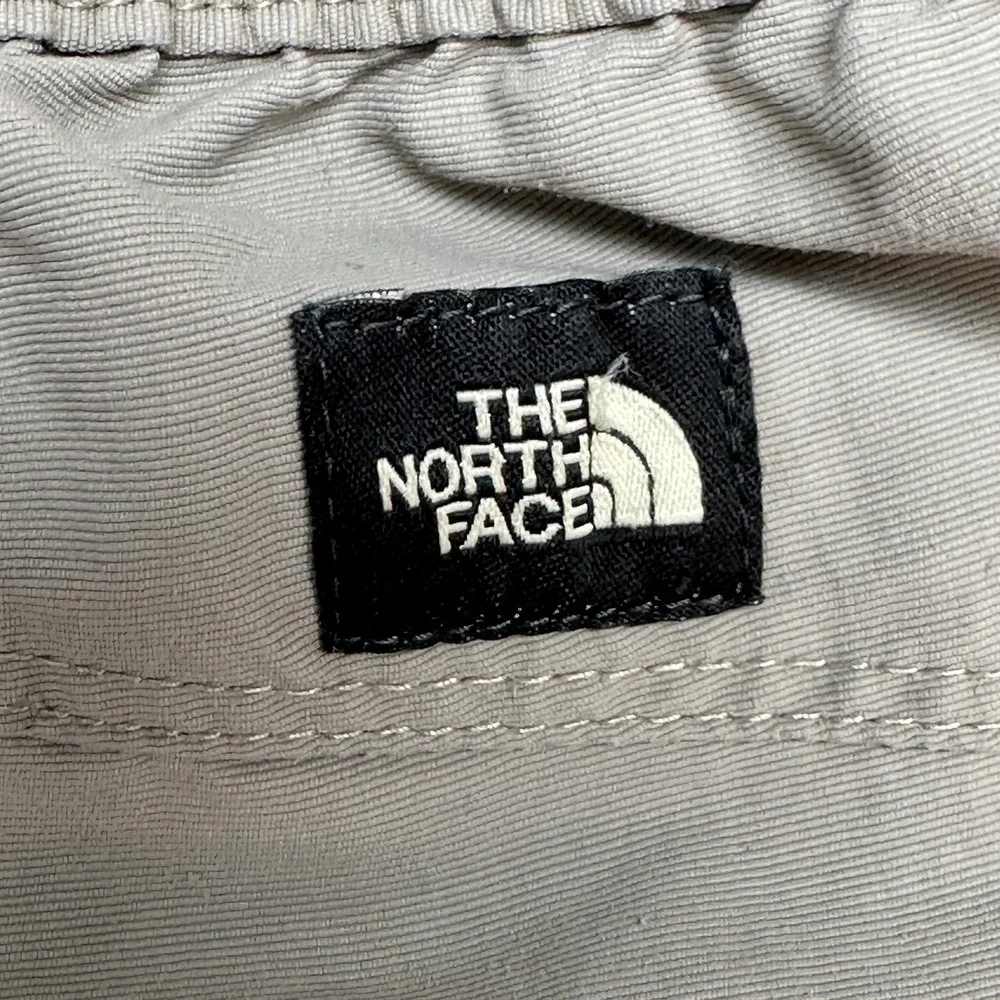 The North‎ Face Cargo Shorts Mens 2XL Beige Nylon Elastic Waist Hiking Outdoor